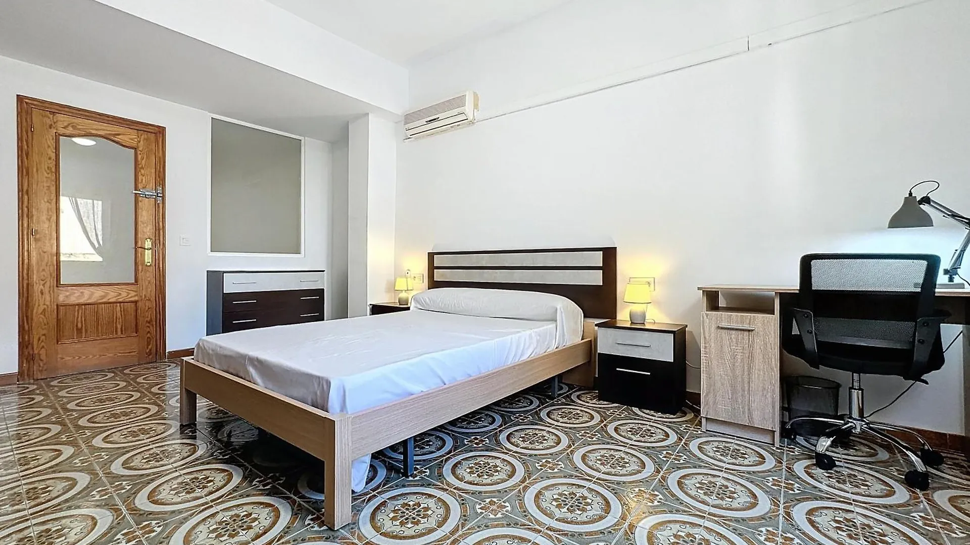 Apartamento 4 Dormitorios Parking Incluido Almería España
