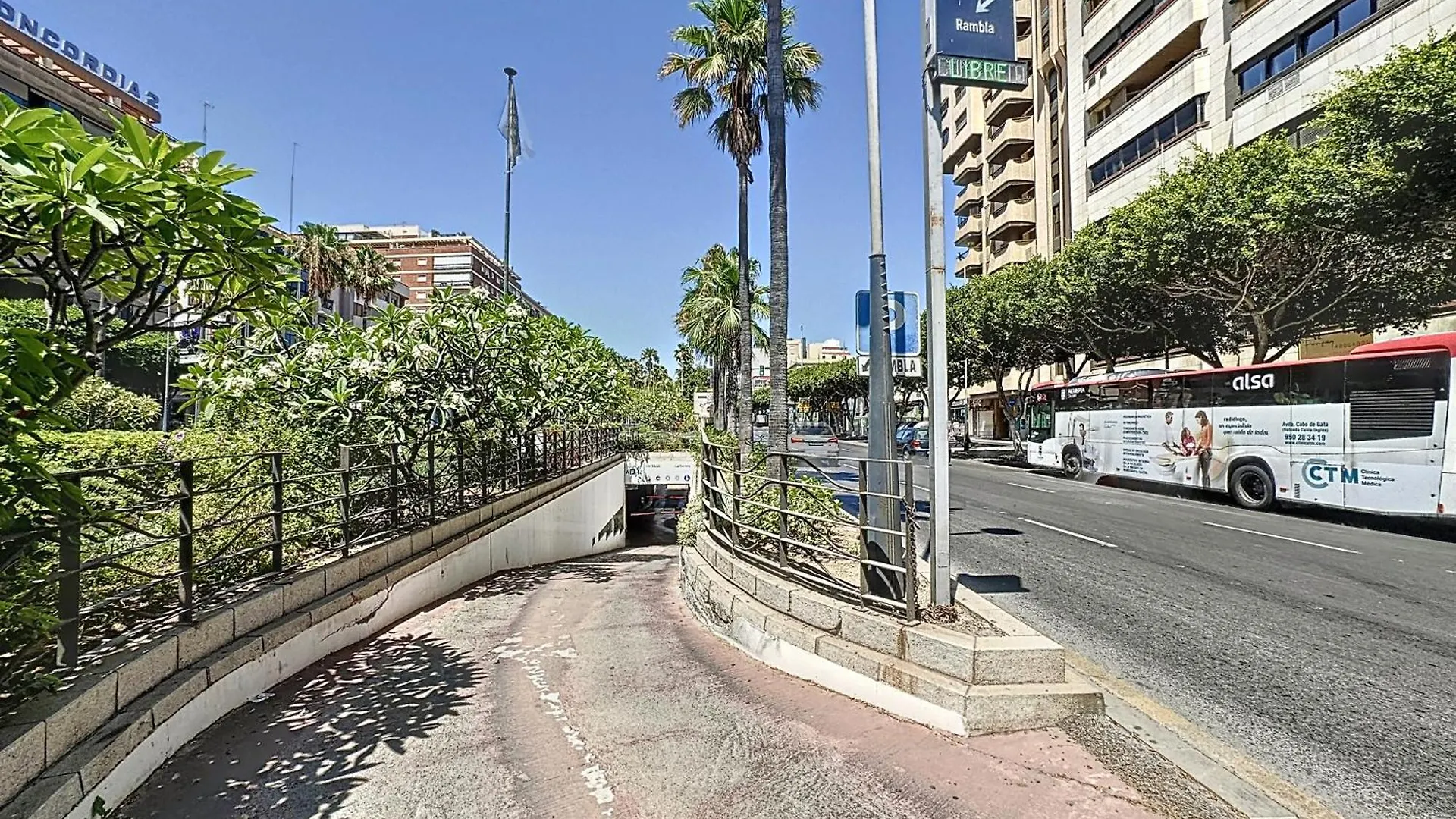 Apartamento 4 Dormitorios Parking Incluido Almería 0*,