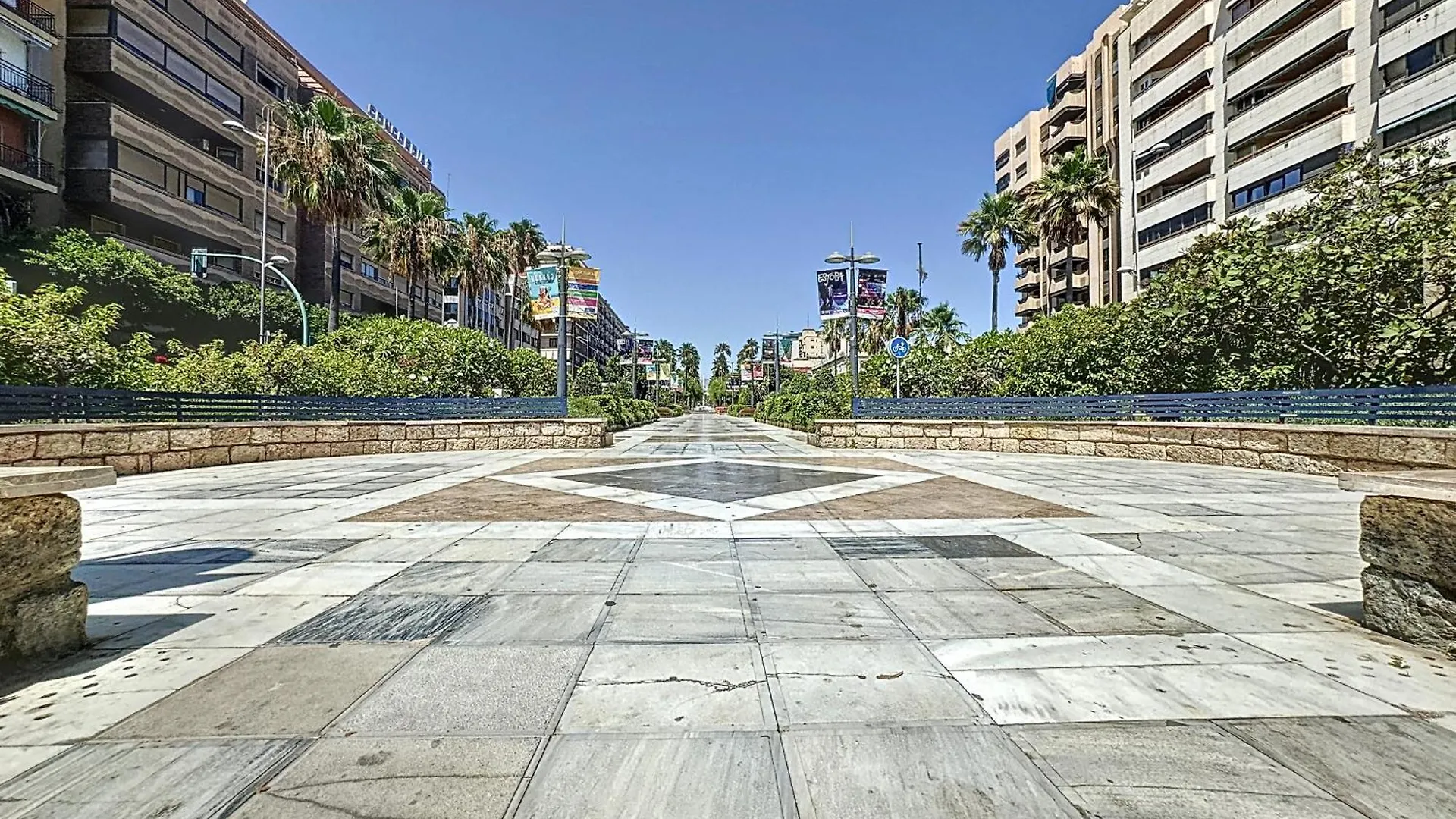 Apartamento 4 Dormitorios Parking Incluido Almería