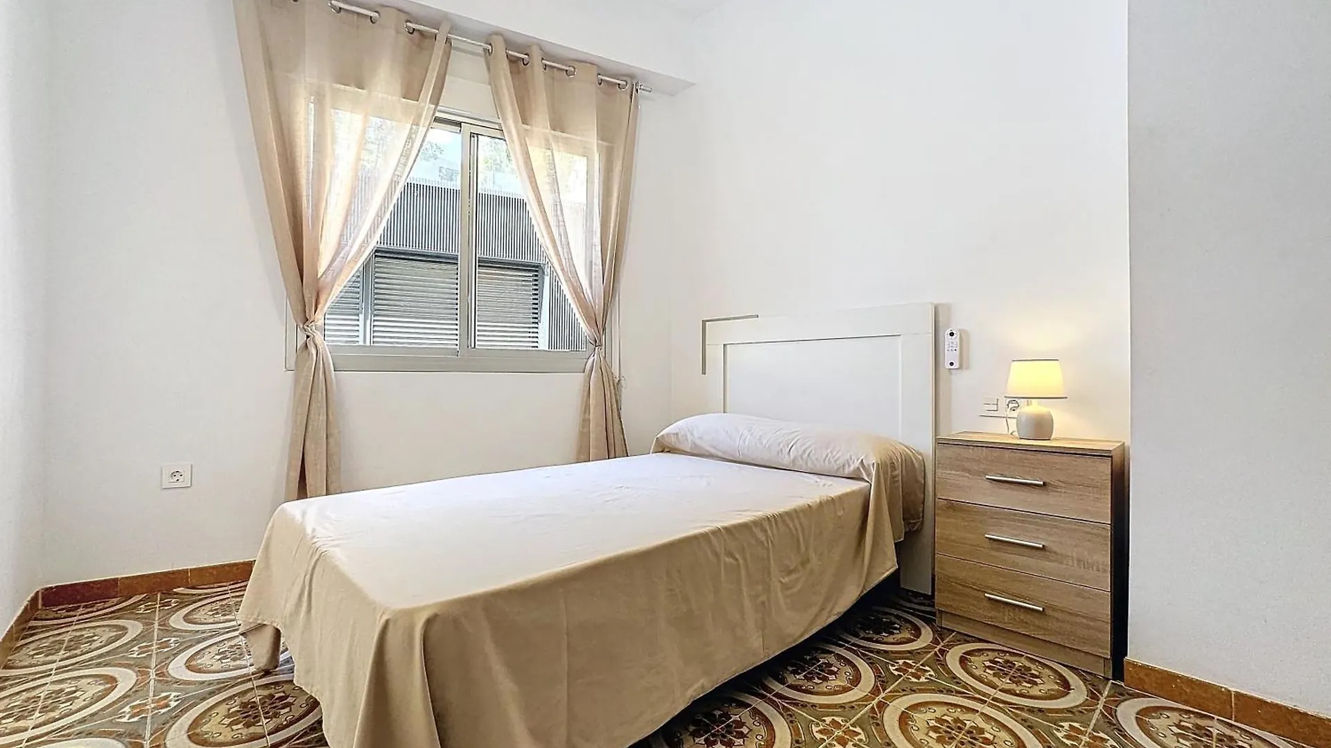 Apartamento 4 Dormitorios Parking Incluido Almería España