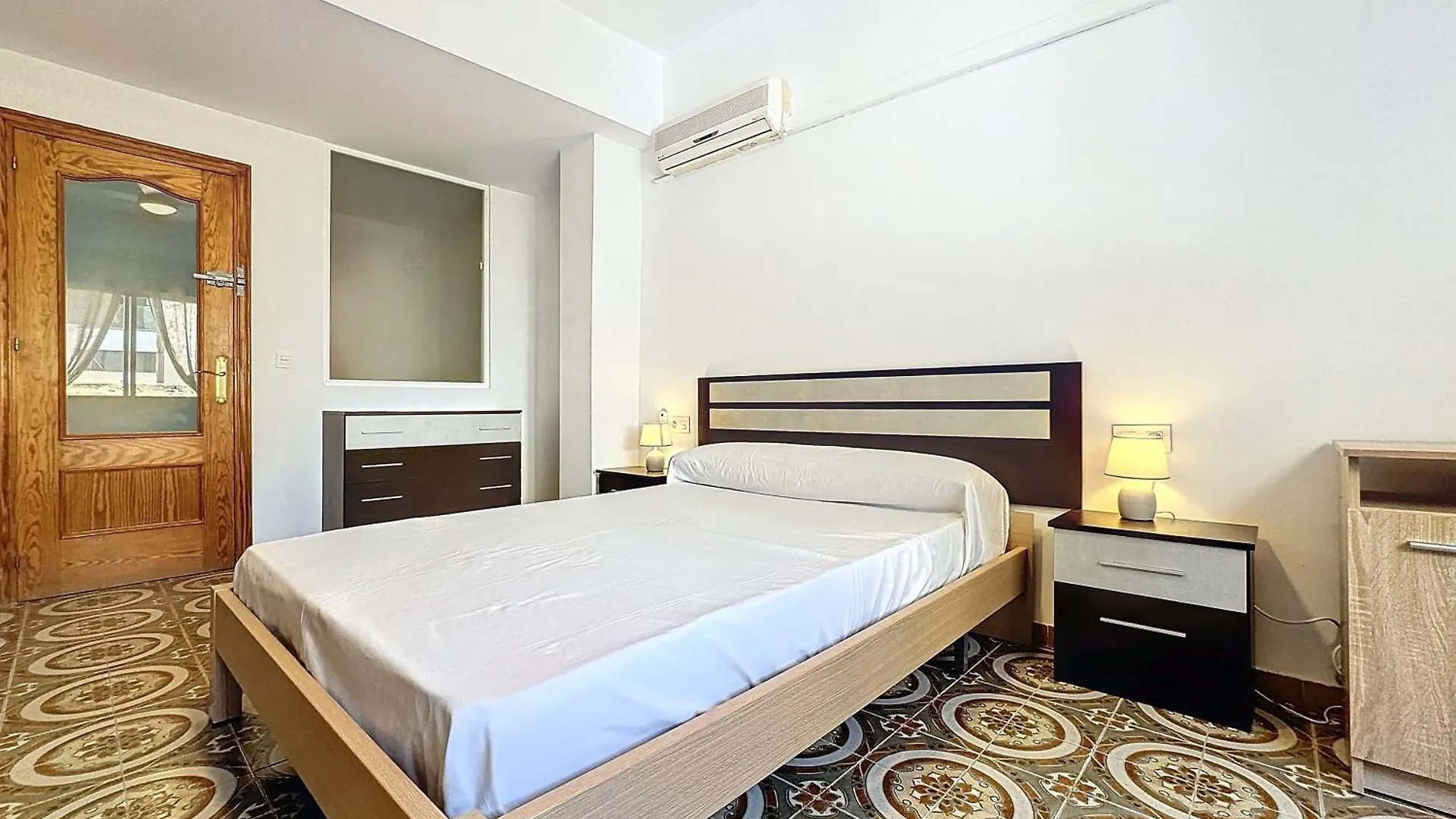 Apartamento 4 Dormitorios Parking Incluido Almería España